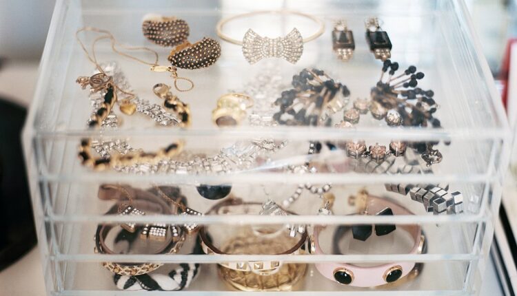How to organize your jewelry            