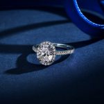 Halo vs. Solitaire: The Best Setting for Oval Cut Diamond Engagement Rings